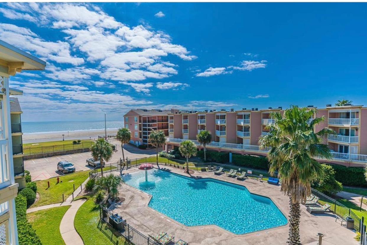 Beach Escape - Top Floor Ocean Views - Heated Pool - Seawall Blvd Галвестън Екстериор снимка