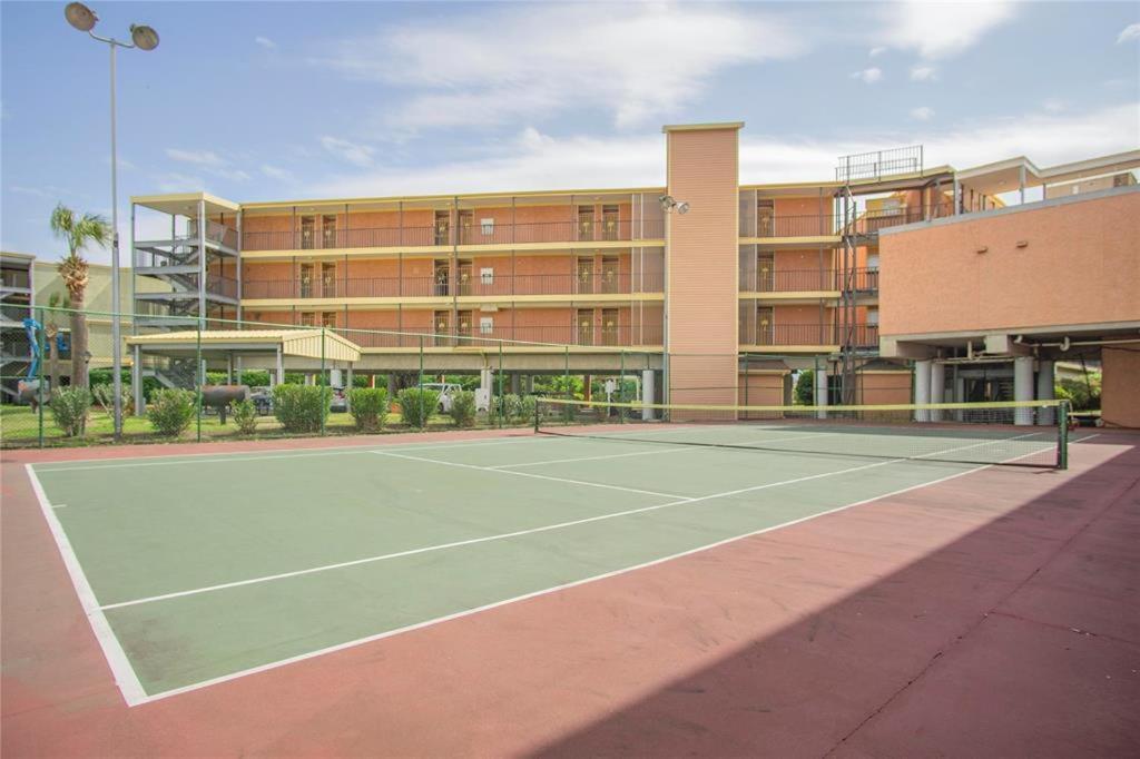 Beach Escape - Top Floor Ocean Views - Heated Pool - Seawall Blvd Галвестън Екстериор снимка