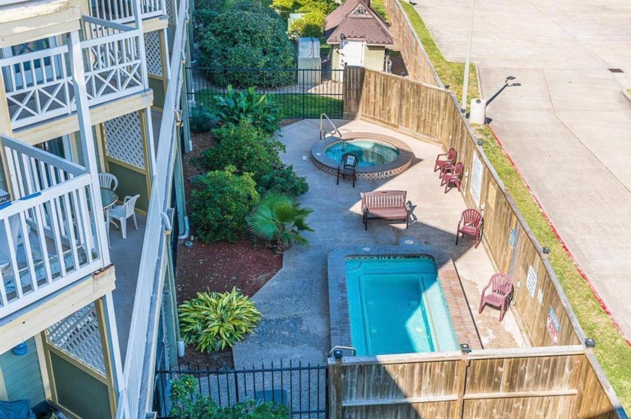 Beach Escape - Top Floor Ocean Views - Heated Pool - Seawall Blvd Галвестън Екстериор снимка